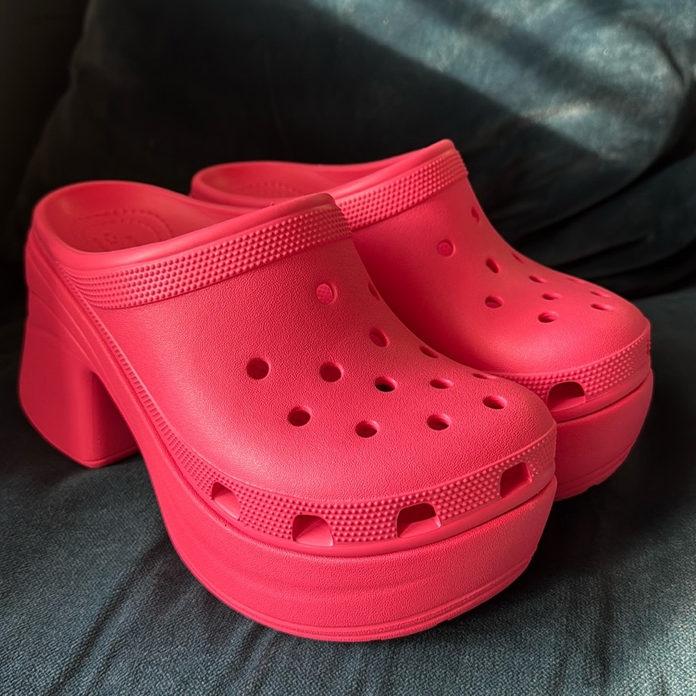 CROCS Bold Coral/Pink Platform Mules